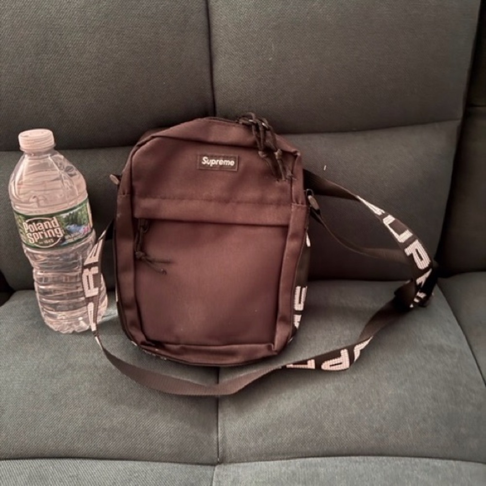 Supreme Crossbody messenger back